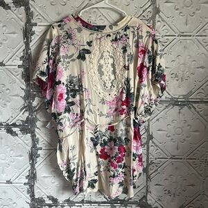 Floral Lace-Trimmed Women's kimono Top